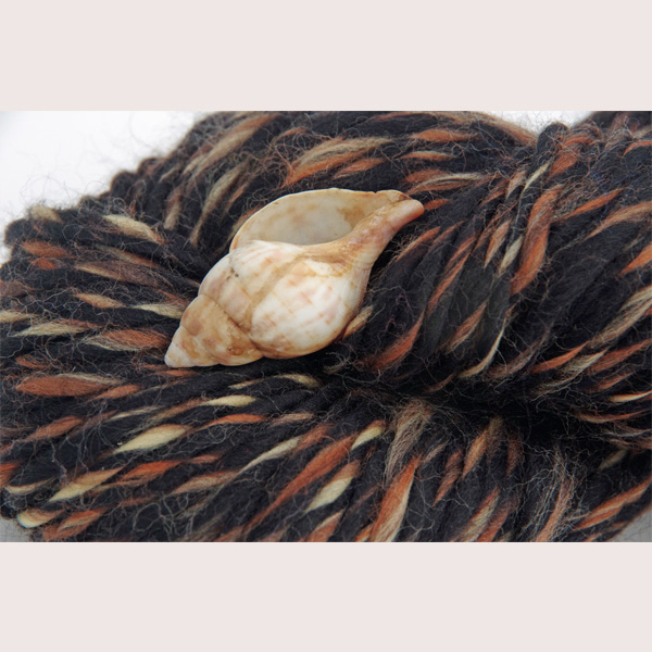 Wolle: "Naturwolle Michels" Tweed - handgesponnen im Schwarzwald - 100 g à 100 m - Nd 6-8 – Bild 6