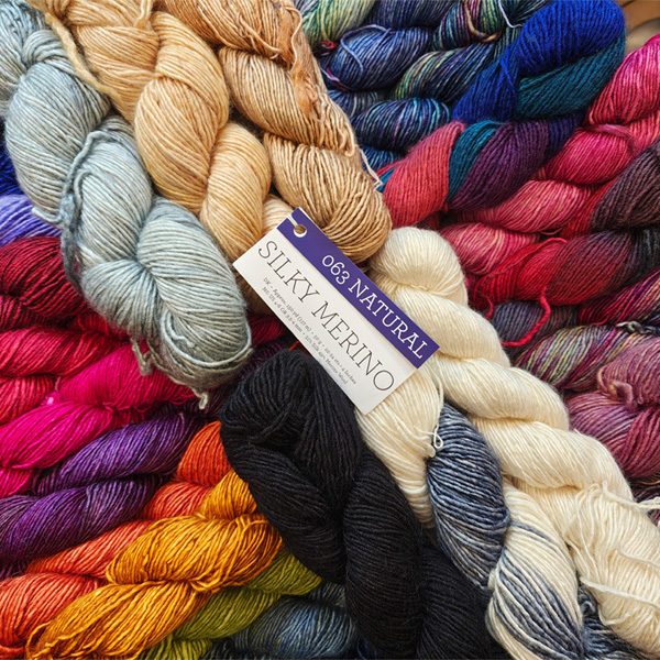 Wolle: "Silky Merino" / malabrigo - Nd 4-5.5 / Seide & Merino / 50 g à 137 m - handgefärbt – Bild 49