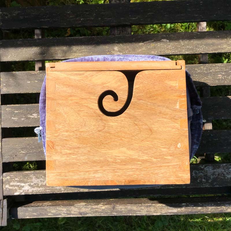 Strickzubehör: Pendel - Wollknäulhalter - Wollbox/ LYKKE - handgearbeitetes poliertes Holz – Bild 4