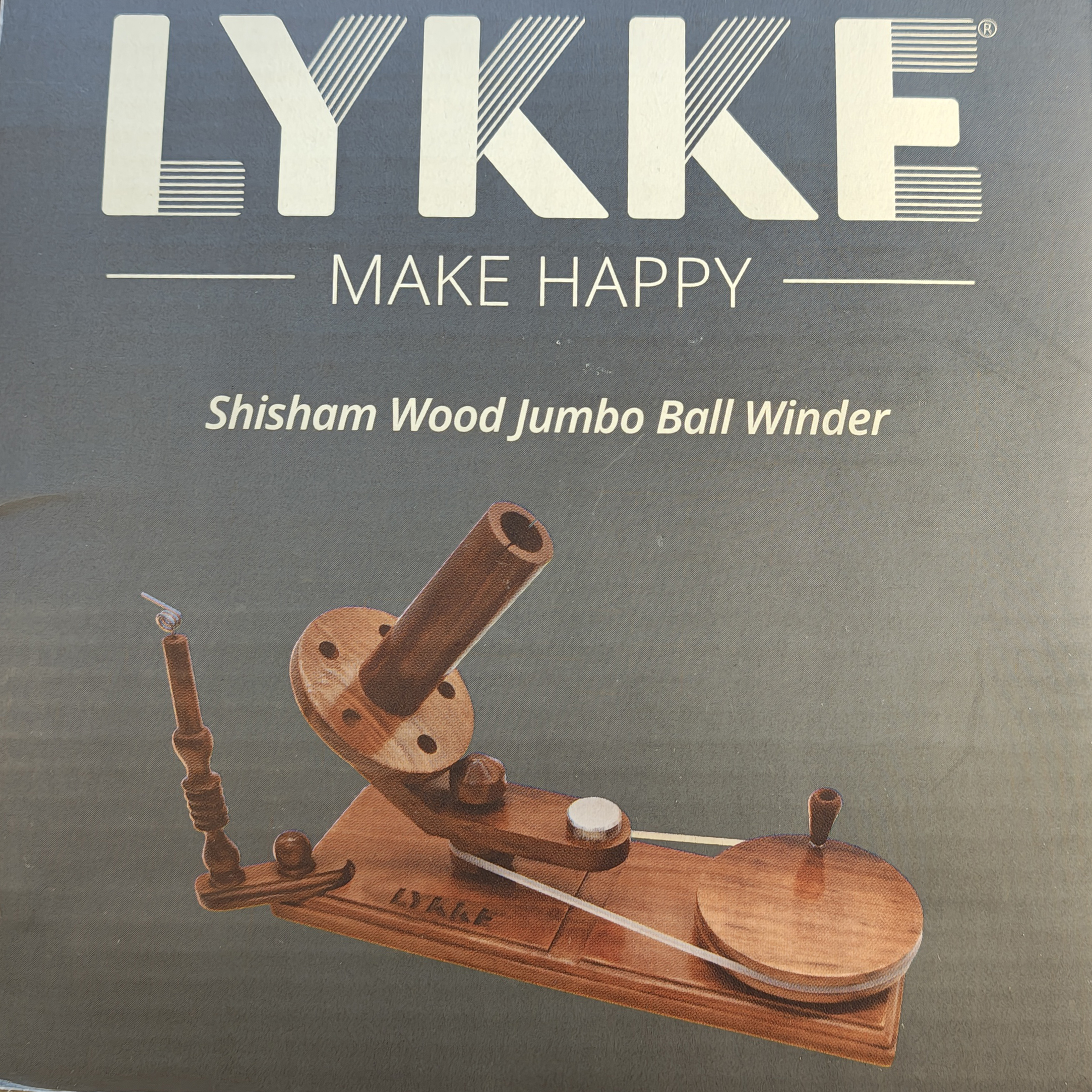 Strickzubehör: LYKKE - Wollewickler aus handgearbeitetem poliertem Holz