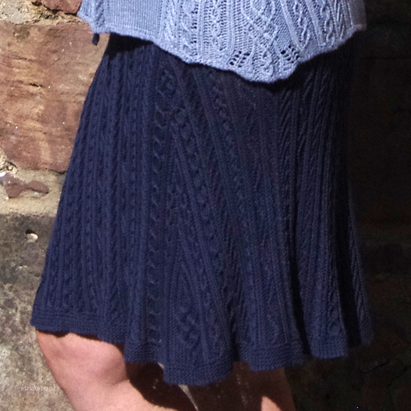 Oberteil & Rock: "Twisted Stitches" - aus Studio Linen - oversized bis Größe 42/44 - ärmelloses Top - kurzer Rock - blau – Bild 12