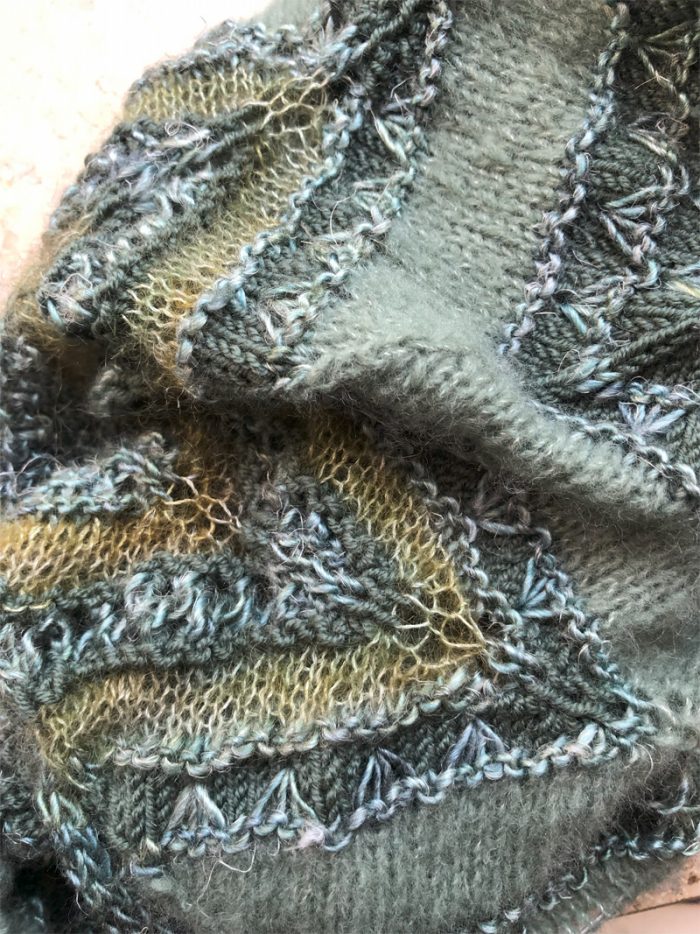 Schal: "Happy Ringlets Starfish" aus Iaque und Aurora/ Orange & Petrol/ Tuch/ – Bild 7
