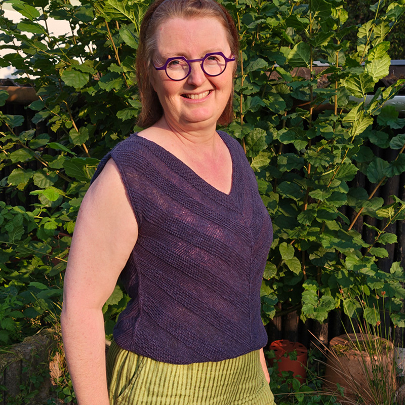Anleitung: Shirt "Diagonally Hamlet"/ StrickStrand - ärmelloses Shirt - Garn: Linseed - europäisches veganes Garn von baa ram ewe – Bild 2