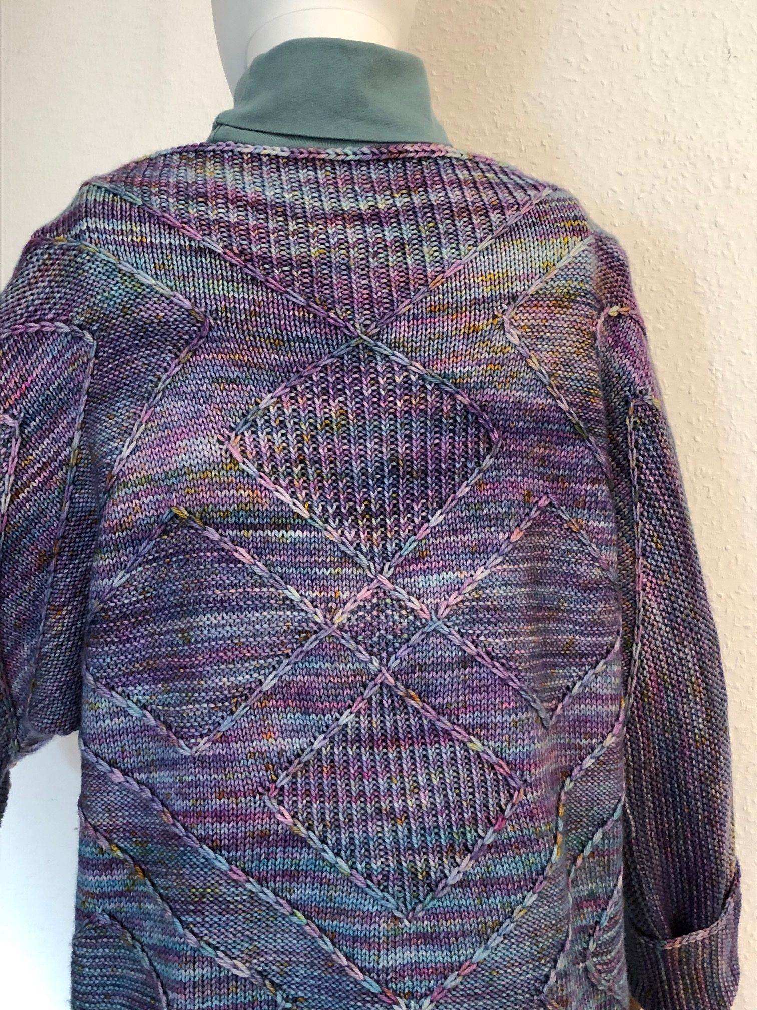 "Pisces" Ensemble aus Pulli, Cowl, Beanie & Barett im StrickStrandDesign - Feinmerino - malabrigo handgfärbt – Bild 4