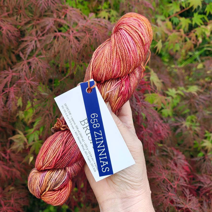 Wolle: Brisa/ malabrigo - handgefärbt - Sport/DK - Nd 3.5 bis 4 - 60 % Feinmerino/ 30 % Cupro/ 10 % Seide - 100 g à ca 300 m – Bild 9